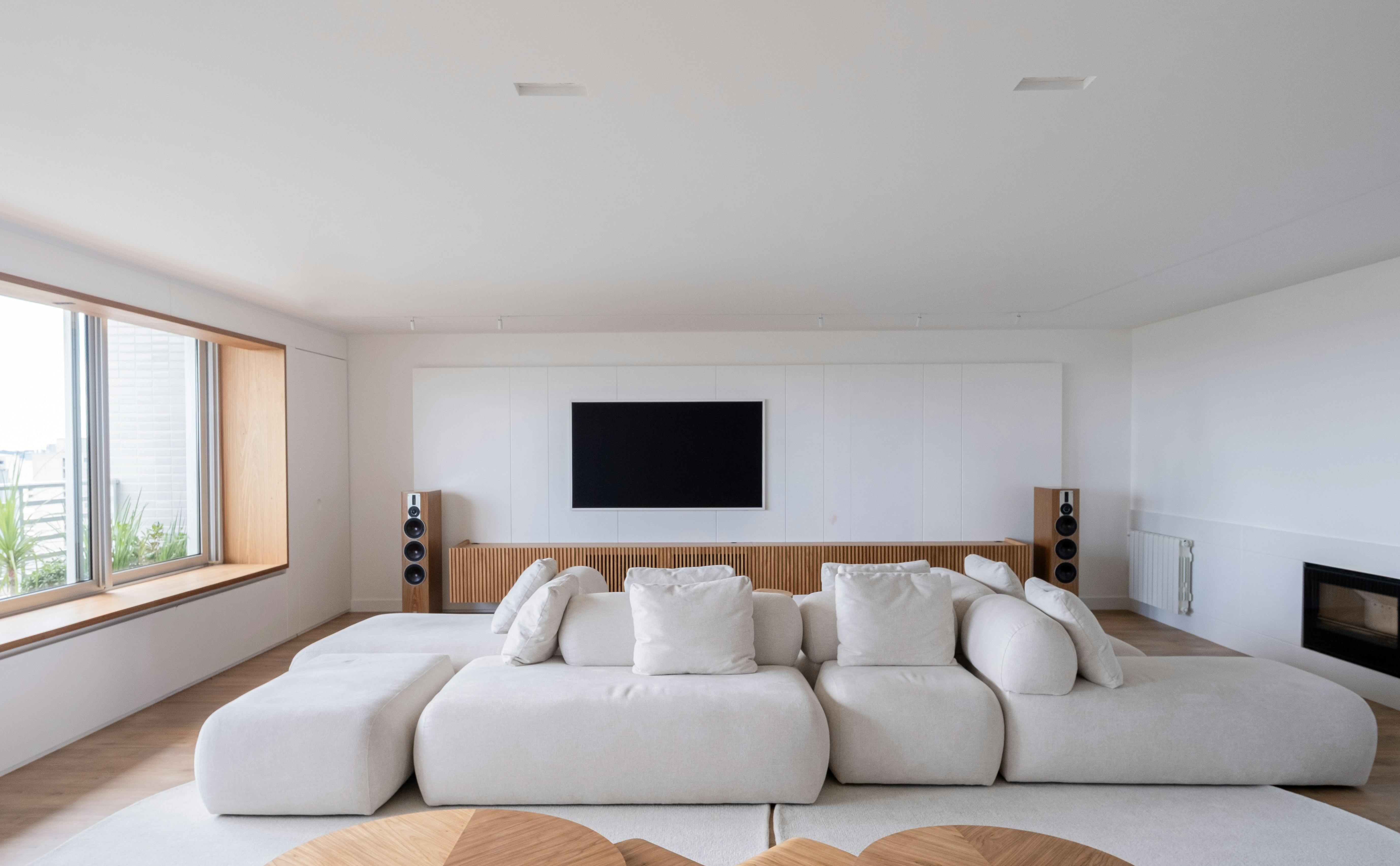 Interni di un elegante soggiorno moderno